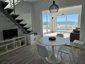 FANTÁSTICO DÚPLEX CON VISTAS IMPRESIONANTES AL MAR